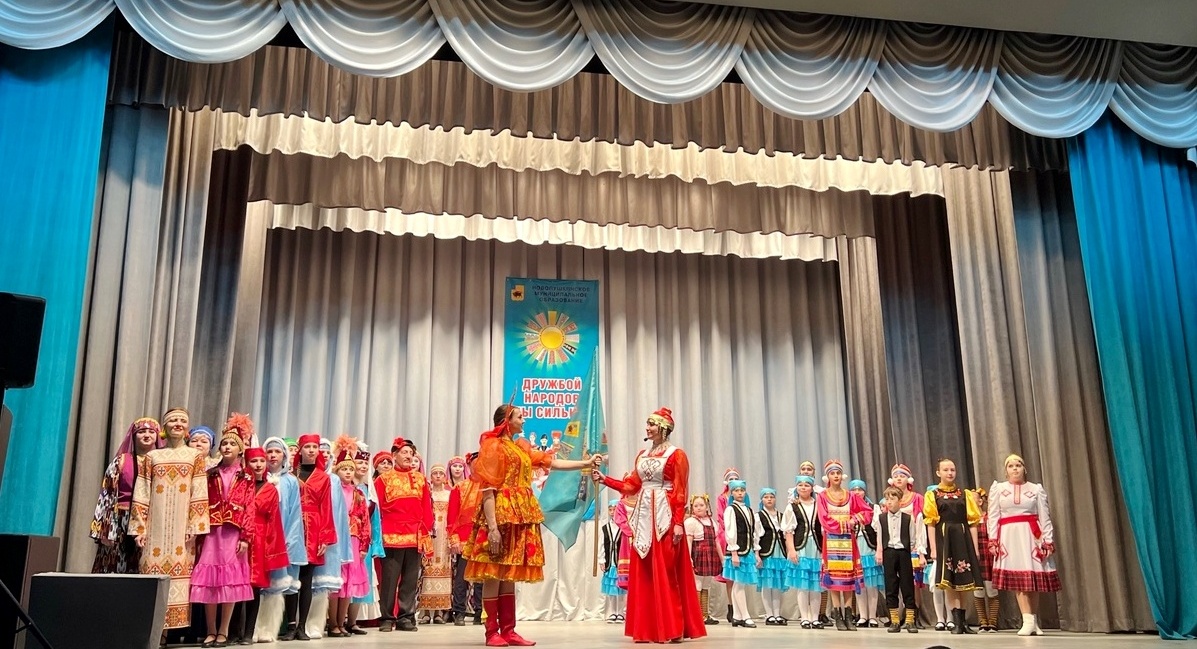 Гала-концерт Первого межпоселкового этнофестиваля.