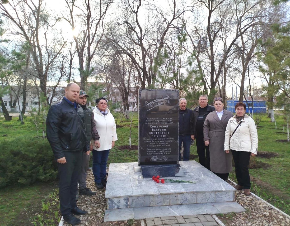 В Новопушкинском МО проведены работы по реконструкции памятника в п. Анисовский.