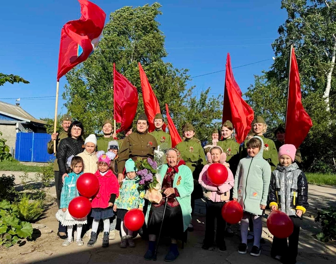 Поздравления ветеранов ВОВ на дому.