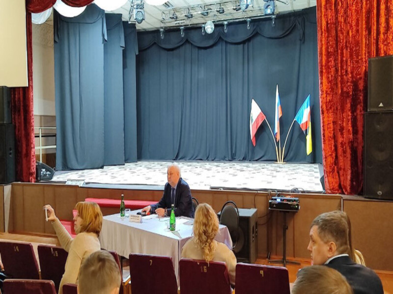 Глава района встретился с жителями села Квасниковка.