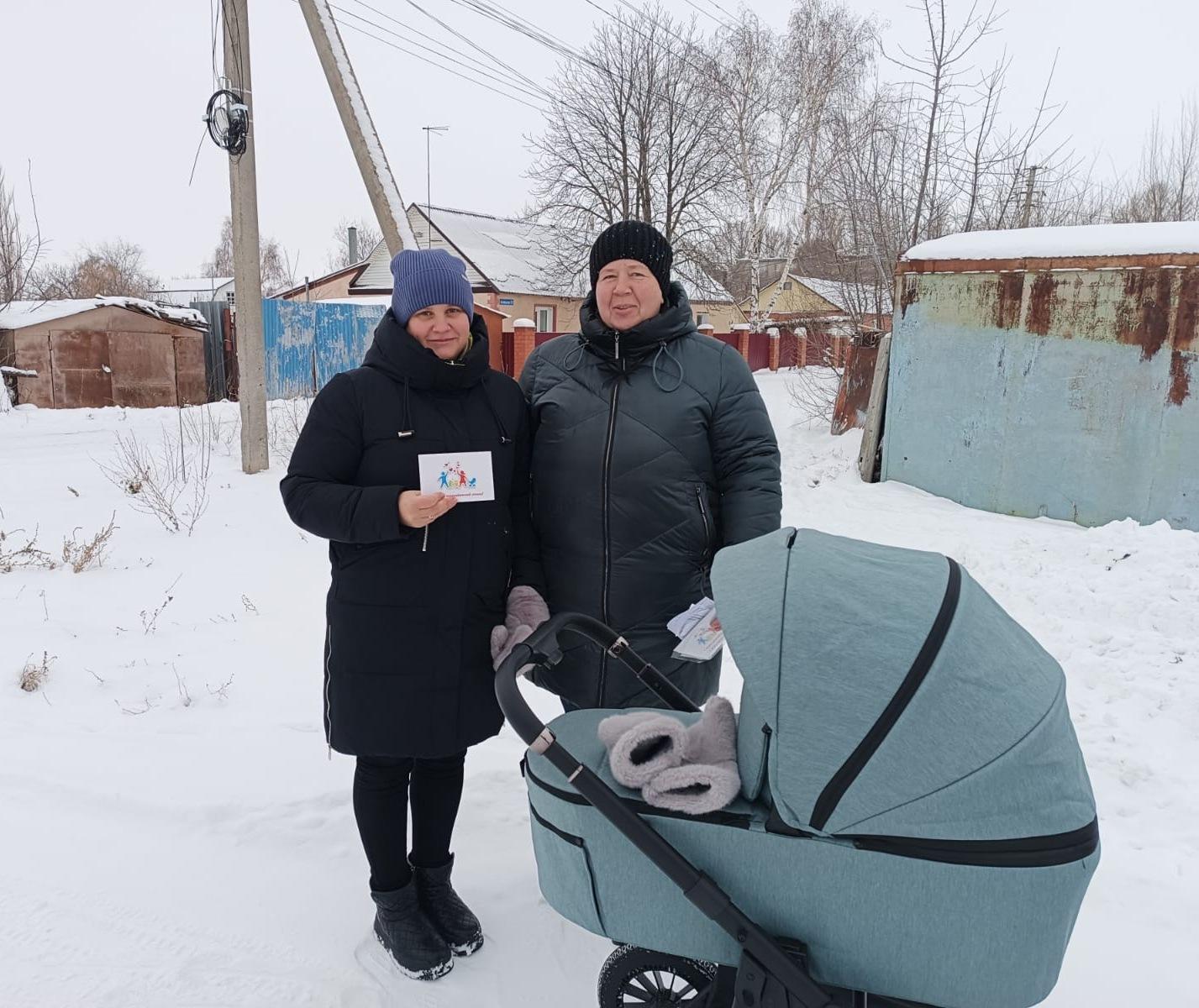 Глава Новопушкинского МО посетила многодетные семьи.