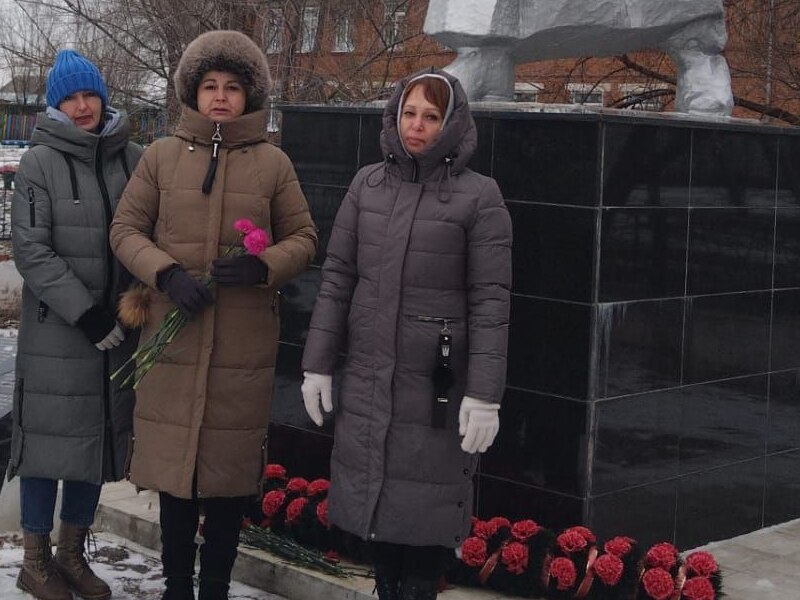 В сельских поселениях прошли памятные митинги.