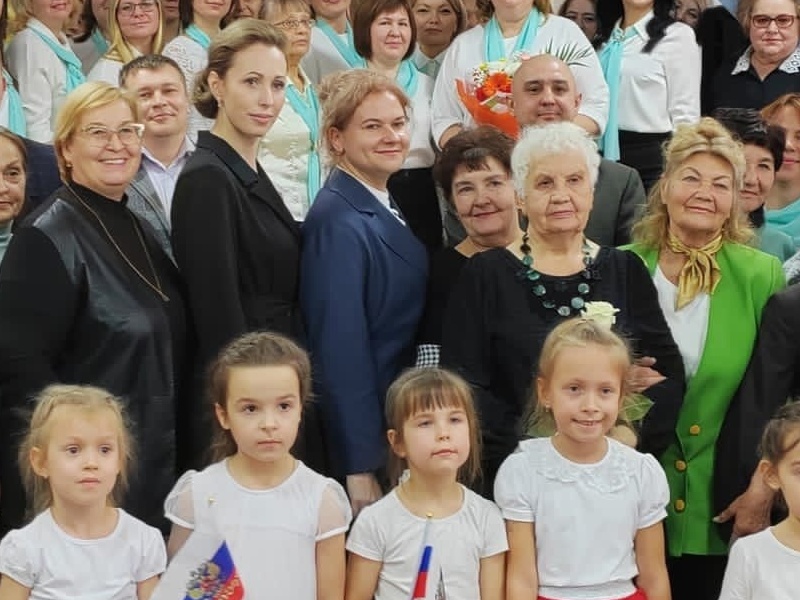 Энгельсская школа отметила юбилей.