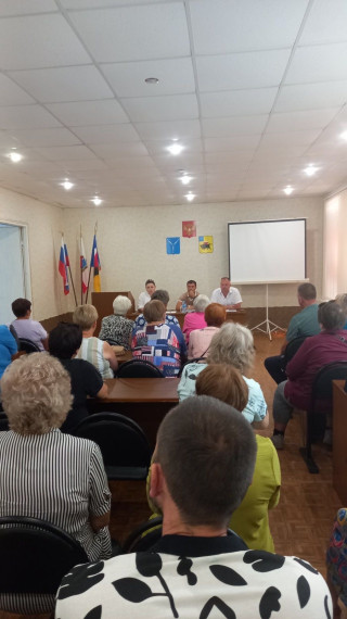 Встреча главы поселения с жителями по вопросу водоснабжения. Встреча главы поселения с жителями по вопросу водоснабжения.