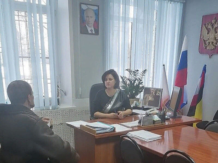 Депутаты проводят личные приёмы. Депутаты проводят личные приёмы.